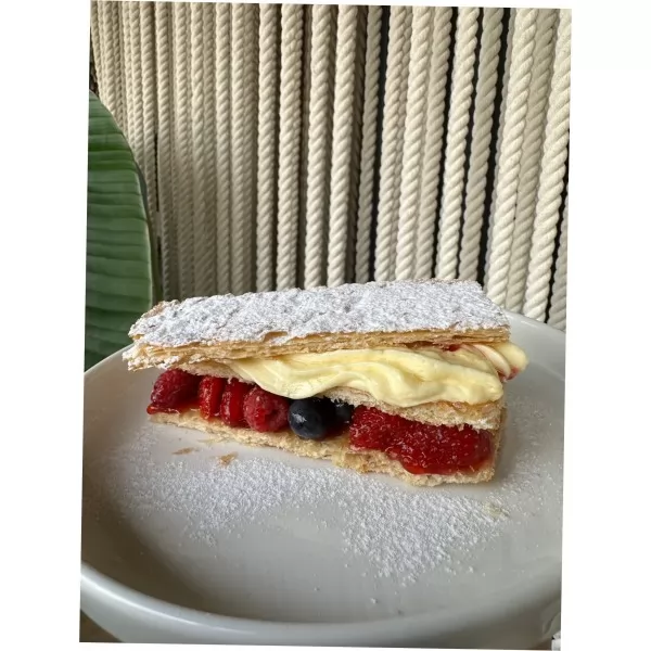 Мілфей з маскарпоне та полуницею